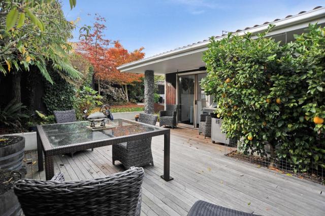 Relaxed 3BR Hideaway - Outdoor Living & Pets - Christchurch Holiday Homes