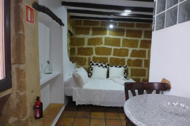 No.5B - Lovely Studio Apt with A/C in the centre of the old town