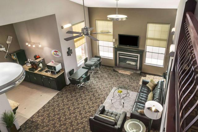 Super 8 by Wyndham Stafford/Springfield Area