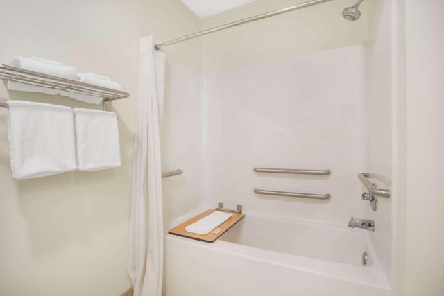 Super 8 by Wyndham Cedar Falls