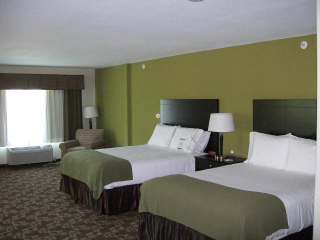 Holiday Inn Express Hotel & Suites Kansas City Sports Complex by IHG