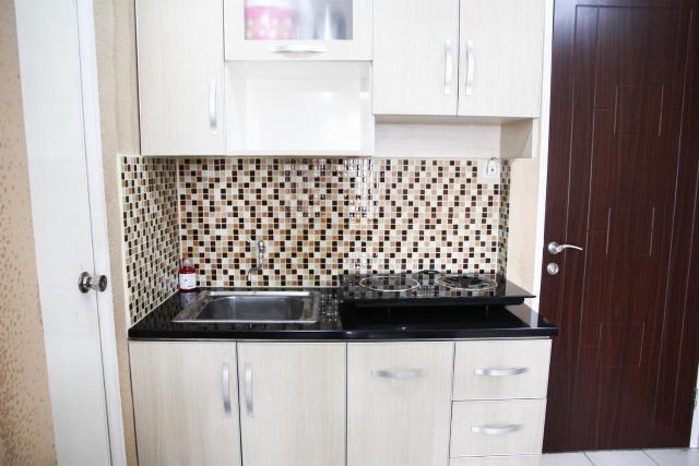 Pool View 2BR Mutiara Bekasi Apartment By Travelio
