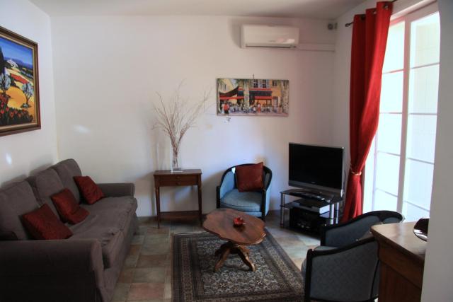 Appartement Avec Patio Et Garage Centre Ville Et Plage
