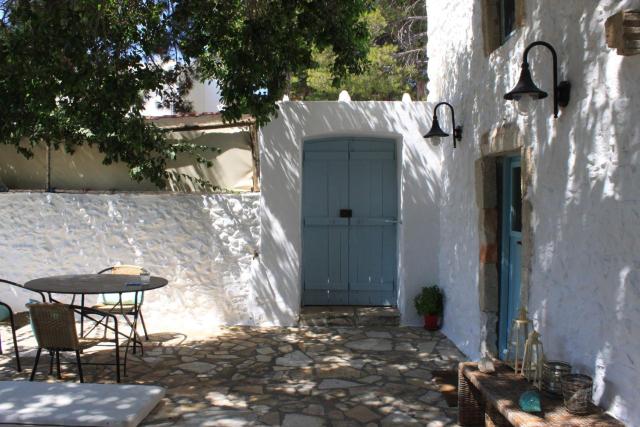 Charming Leros Hideaway | Serenity & Privacy