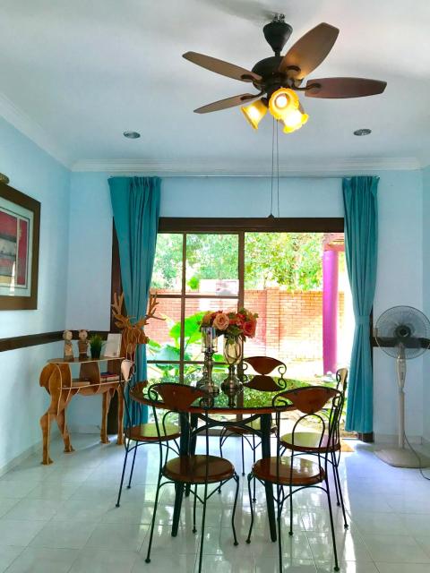 Melaka AFamosa Resort D'amour Comfortable and Healing With Theater Projector Private Villa With Garden View Swimming Pool Seasonal Christmas Theme
