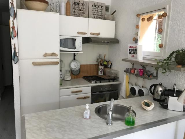 **** Beau T2 de 40 m2, jardin de 70m2, au calme, à 50 mètres de la plage