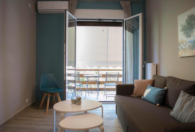 Chic and Minimal apartment close to Thissio Metro