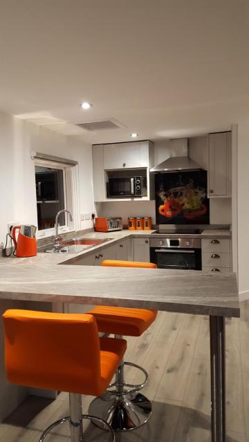 Ruth's Refresh Shropshire Country Retreat with Private Hot Tub & Stunning Views