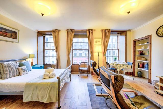 JOIVY Royal Mile Studio in Prime Location