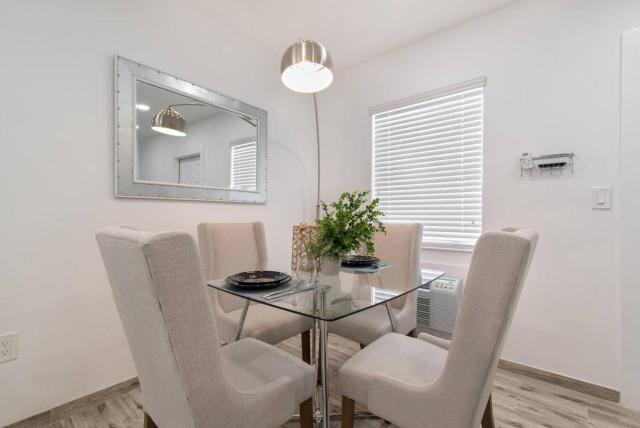 Renovated studio w ocean views boardwalk steps