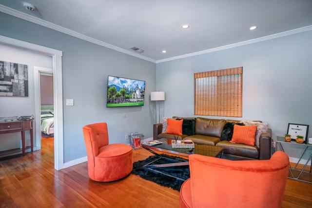 Stylish 2 Bed & 2 Bath at the Heart of Hollywood with Free Parking - One Car only