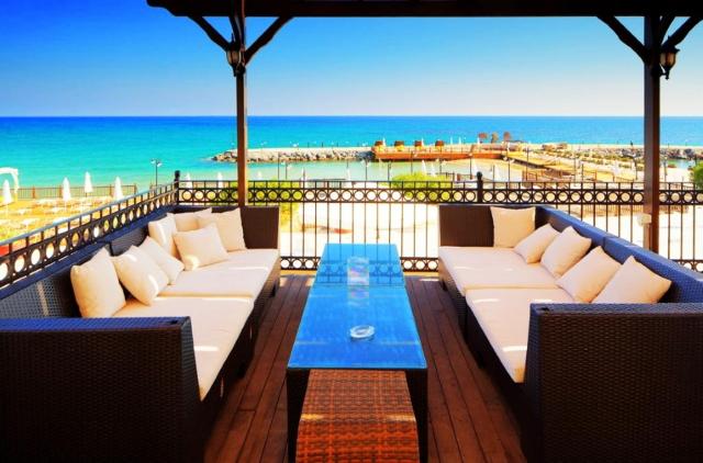 SUNPORT BOUTIQUE HOTEL & RESTAURANT Beachfront Rooms !