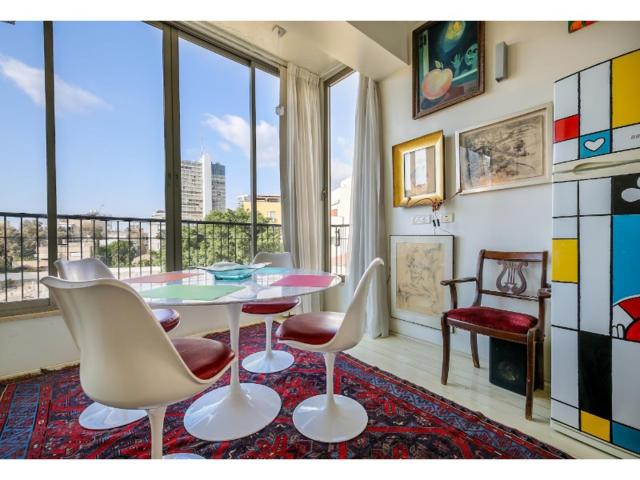 Trumpeldor - 2 Bed Apartment of Art!