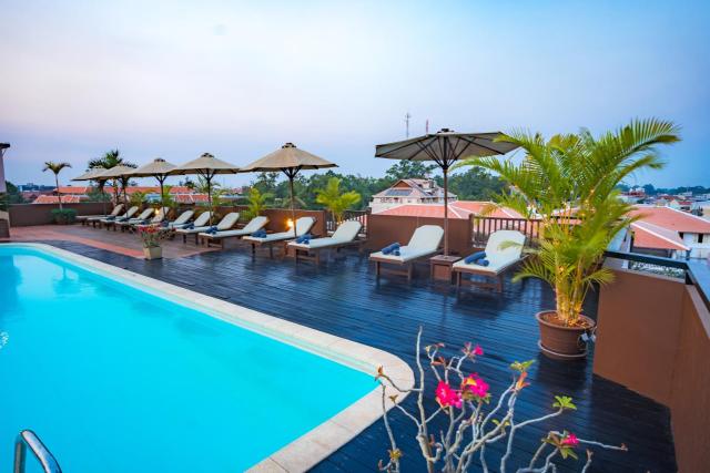 City River Hotel