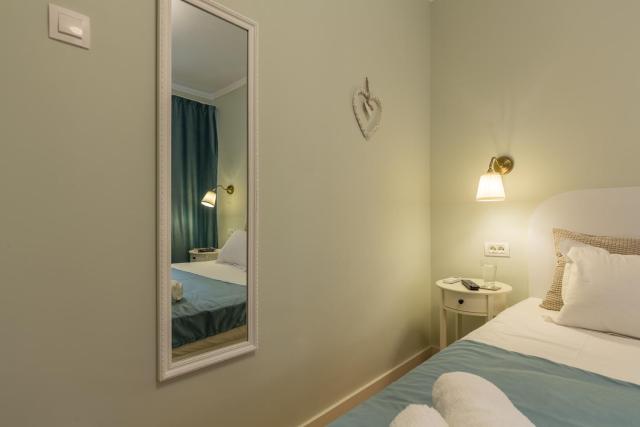 Central stylish & cozy one bedroom Apartment - Adela Accommodation - Ideal for long stays