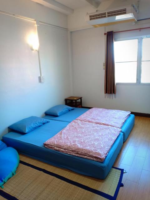 Stay In Hostel