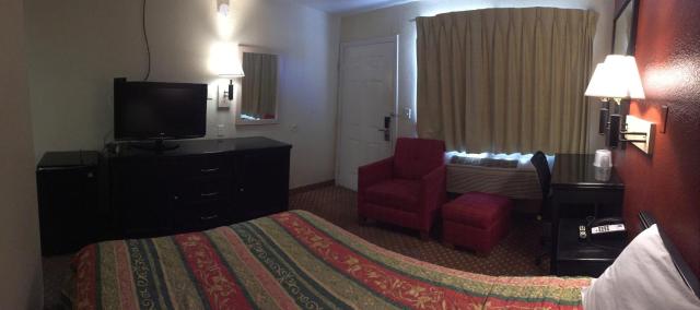 Hilltop Inn & Suites
