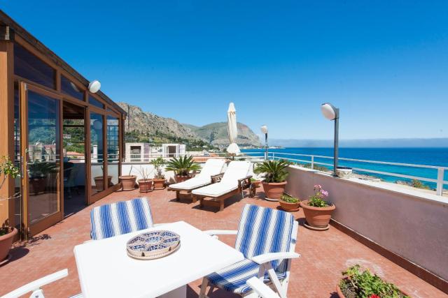 Casa con Terrazza sul Mare all'Addaura by Wonderful Italy