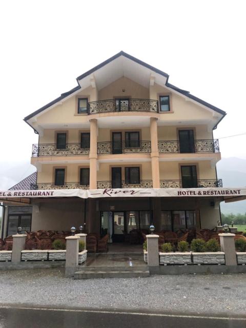 Hotel River