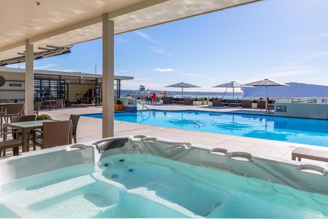 Deluxe Heritage - Roof Top Pool & Gym near Sky Tower