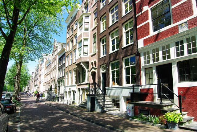 1637: Historic Canal View Suites