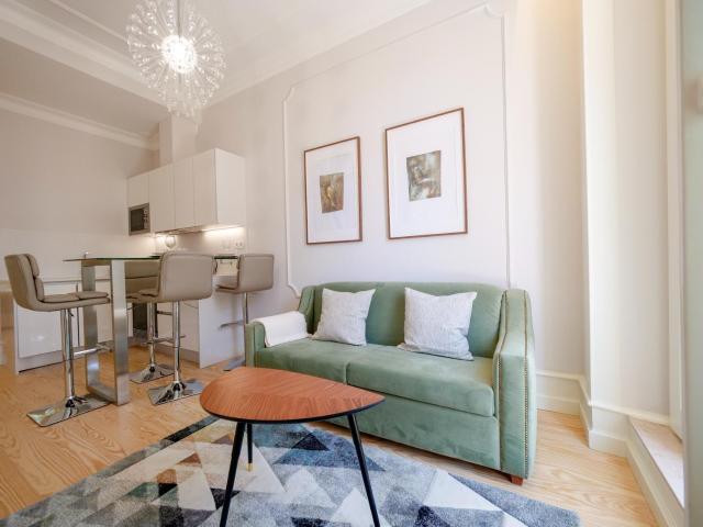 Augusta Street 229- 4 Esq