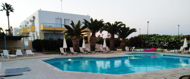 Leonidas Hotel & Studios