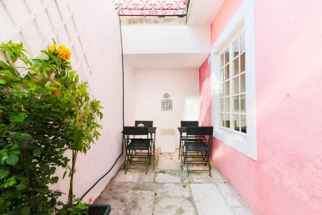 2 bedroom apartment with patio next to Avenida da Liberdade