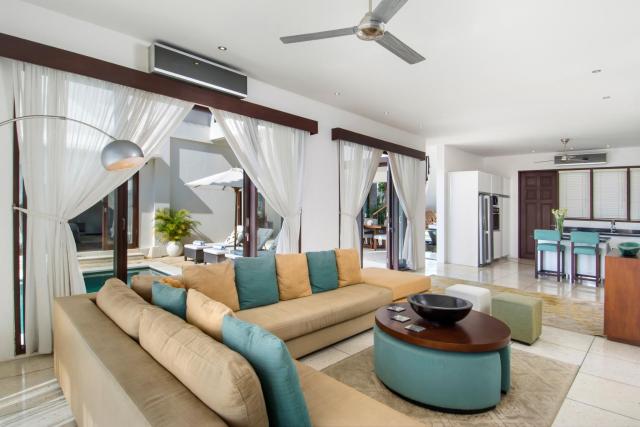 Villa Amanie - Private Villa with Infinity pool, Stunning Views