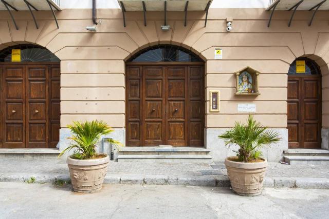 Anna's Home in Historical Center