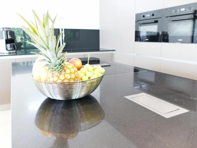Großes Apartment im Zentrum von Dresden, 2 Schlafzimmer, 2 Bäder, Balkon