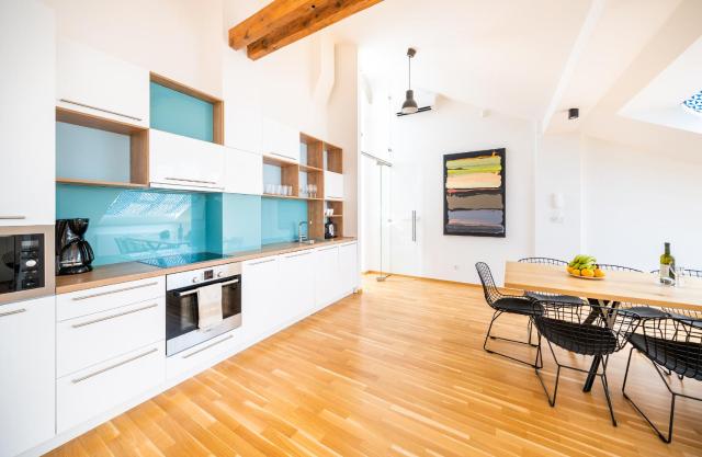5BR+3.5BT Wilson Central apt.
