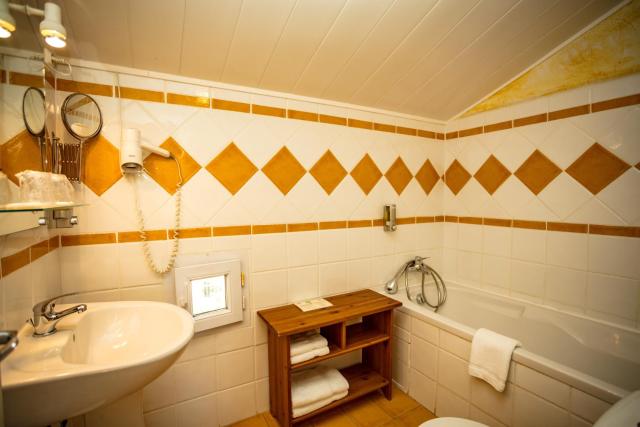 LOGIS HOTEL L' Auberge d'Uzes