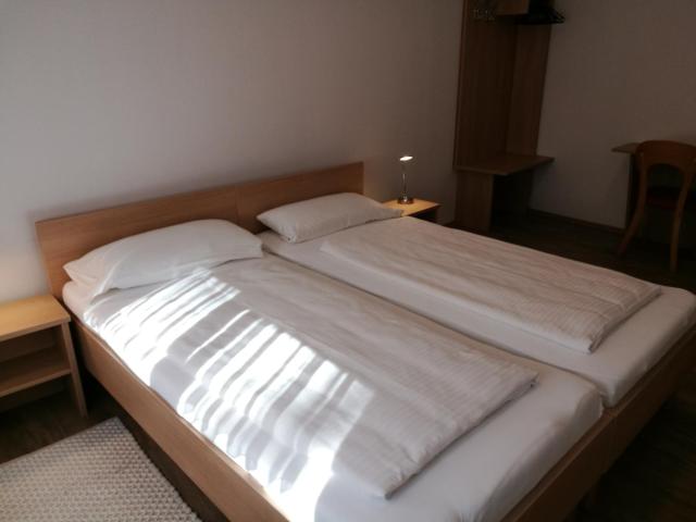 Dorf-Zimmer Mirth