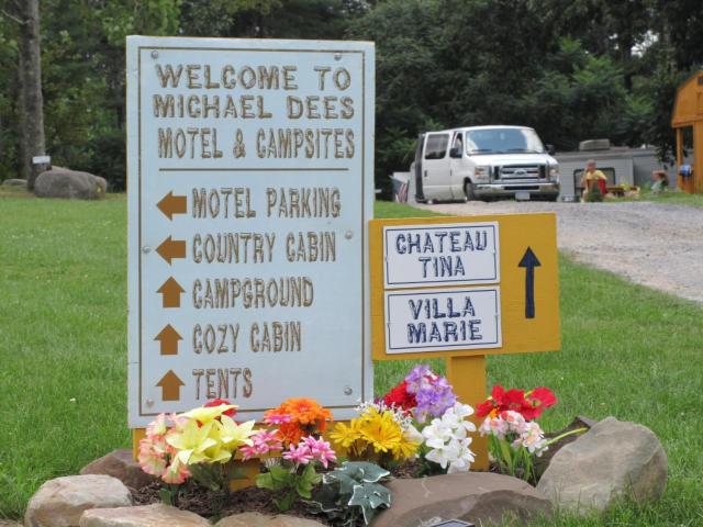 Michael Dee's Motel