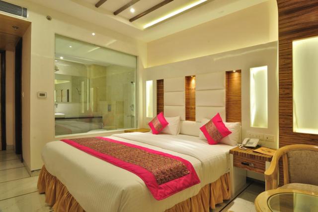 Aman Continental With Restaurant - 5Mins from Connaught Place ,Railway Station & Metro