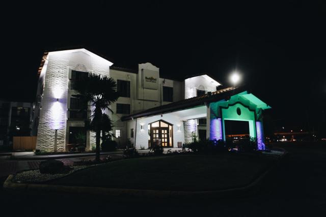 All Seasons Inn & Suites
