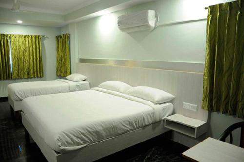 HOTEL CENTRAL SQUARE "A Couple Friendly Hotel"