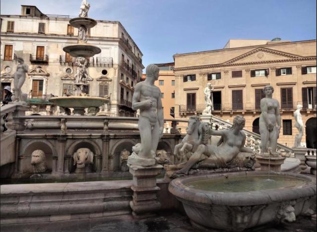 Dietro la Cattedrale