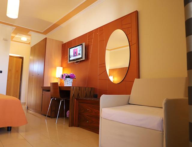 Laghi Room Only