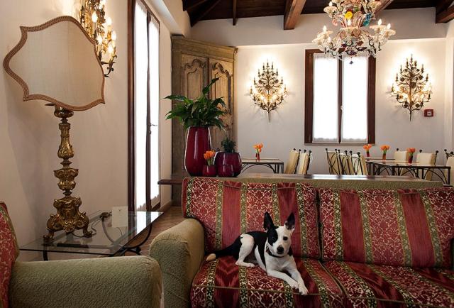 Hotel Columbia