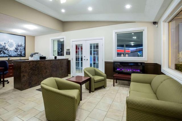 Super 8 by Wyndham Smoky Lake