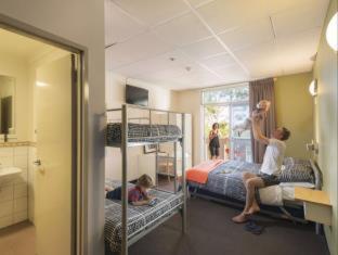 YHA Adelaide Central