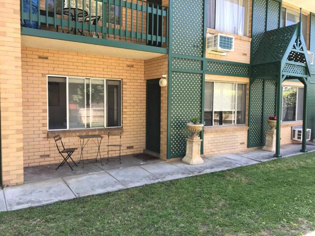 Stay in spacious, homely unit in prestigious area