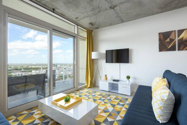 Modern 1 Bedroom Midtown Miami with FREE Parking
