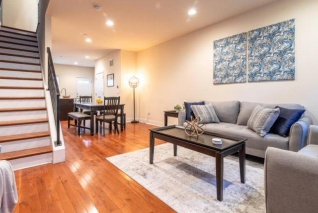 Beautiful Lux 4 Bedroom*Near PENN/CHOP*Roof Deck