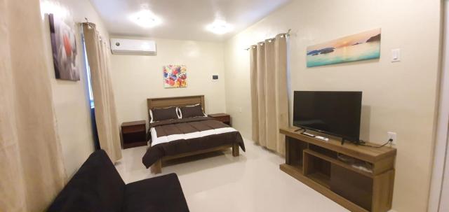 Beautiful Apartment minutes from the Beach