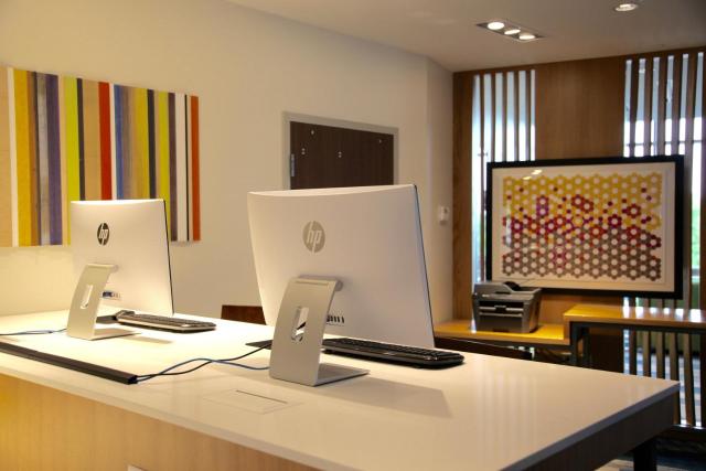 Holiday Inn Express & Suites Oswego by IHG