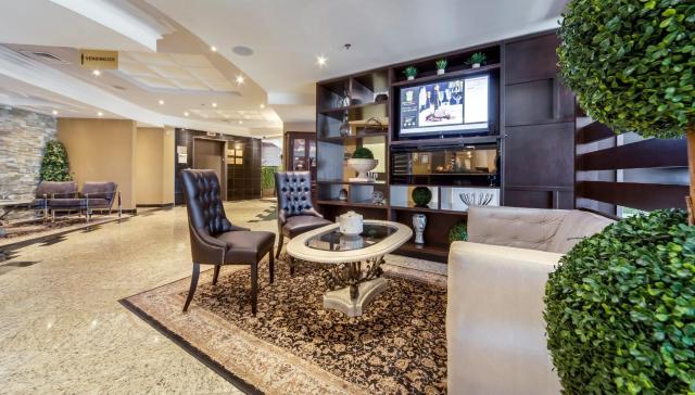 Monte Carlo Inn Airport Suites