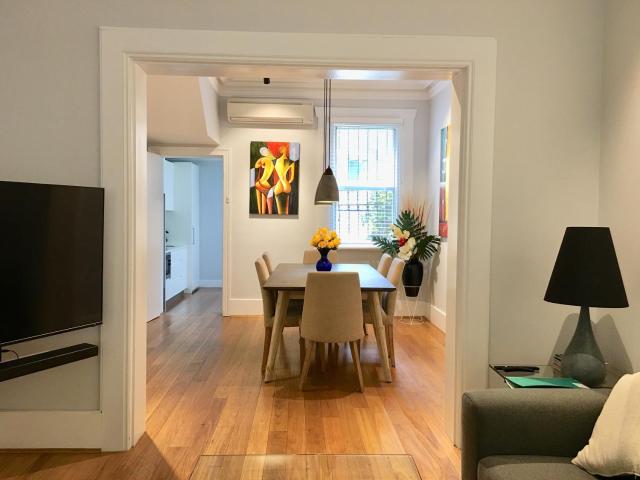 3BR Terrace House in Darling Habour, next to ICC and The Star, Sydney CBD, Free parking